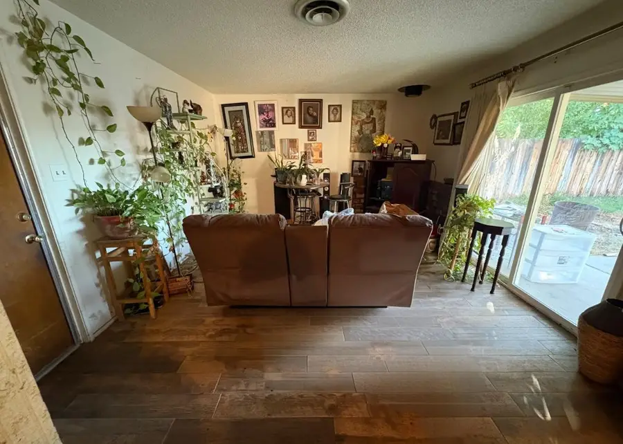 3095 W Bellaire Way, Fresno, CA 93722 - #2