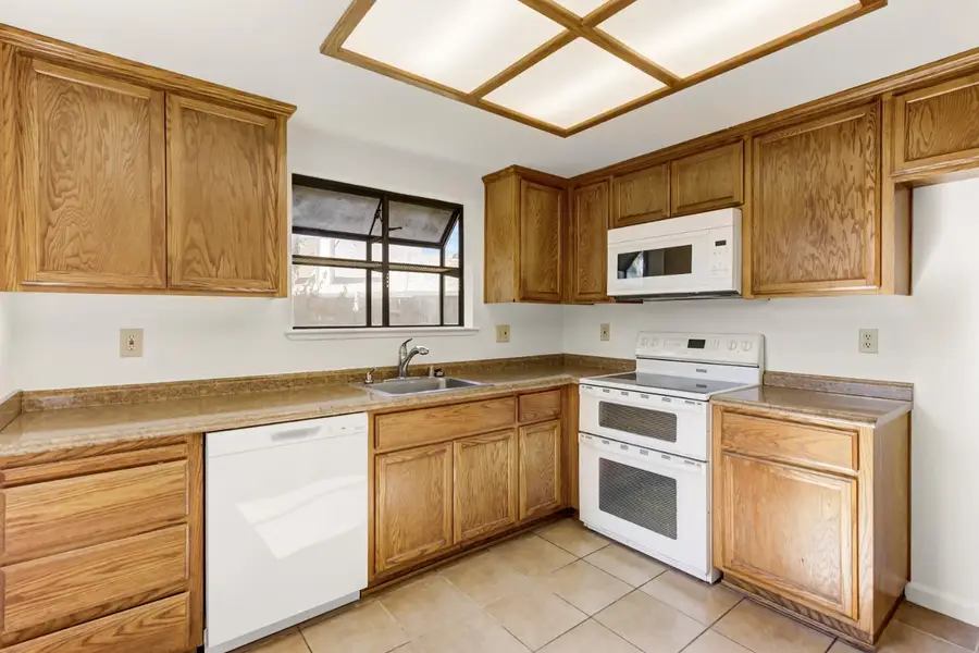 9407 Aizenberg Circle, Elk Grove, CA 95624 - Image #2