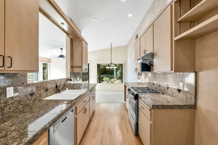 7232 Bayview Way, Sacramento, CA 95831 - Image #3