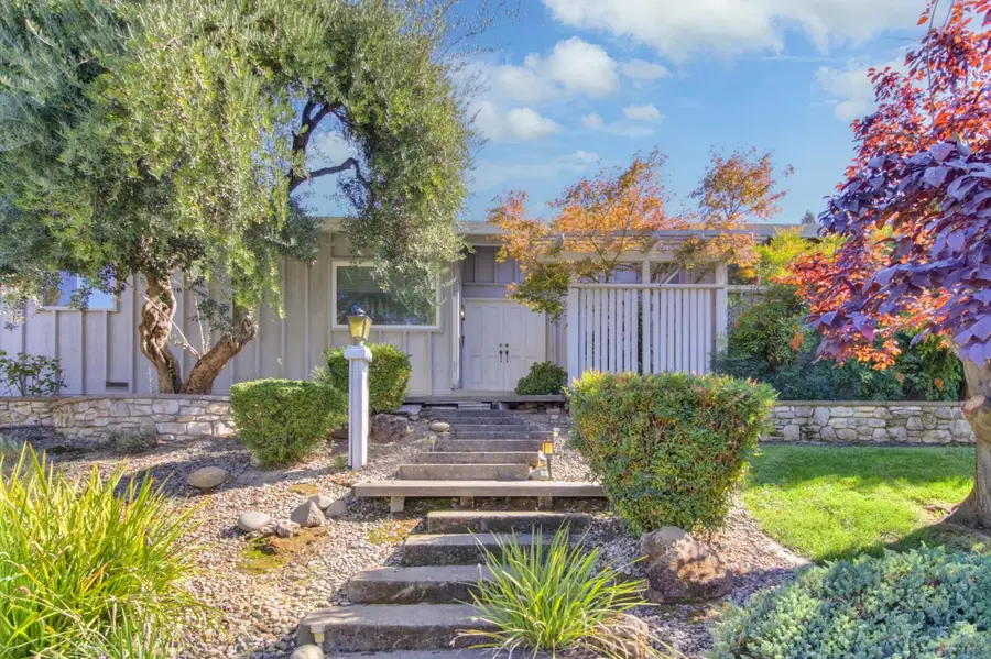 7825 Greenridge Way, Fair Oaks, CA 95628 - Image #2