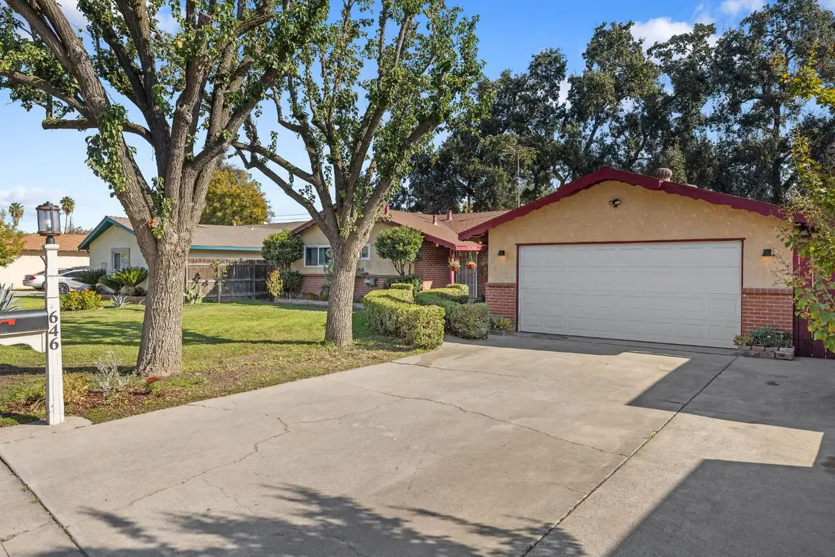 646 S Redwood Drive, Visalia, CA 93277 - Image #1