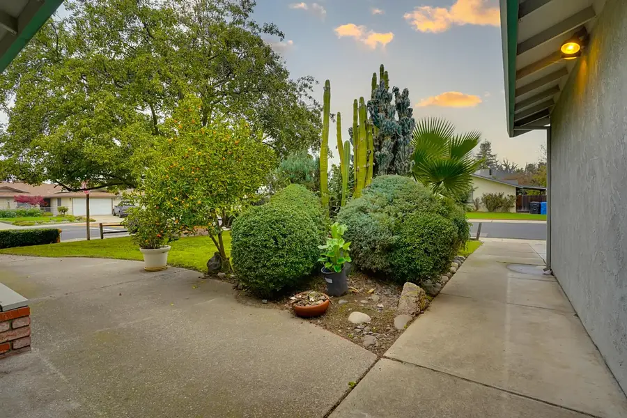 786 Canterbury Way, Manteca, CA 95336 - Image #2