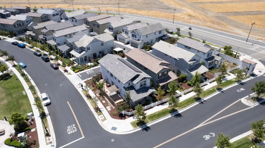 22 E Funderburg Boulevard, Mountain House, CA 95391 - Image #2