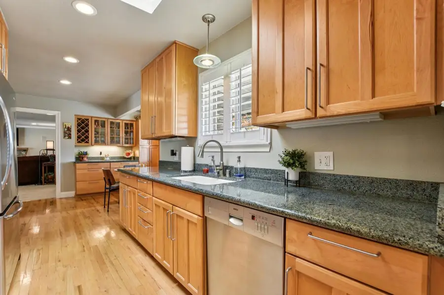 6284 Fordham Way, Sacramento, CA 95831 - Image #3