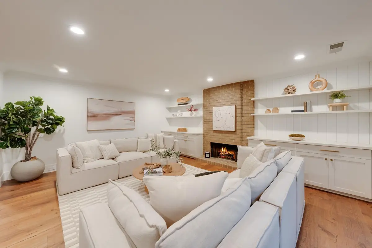 401 Dunbarton Circle, Sacramento, CA 95825 - Image #1