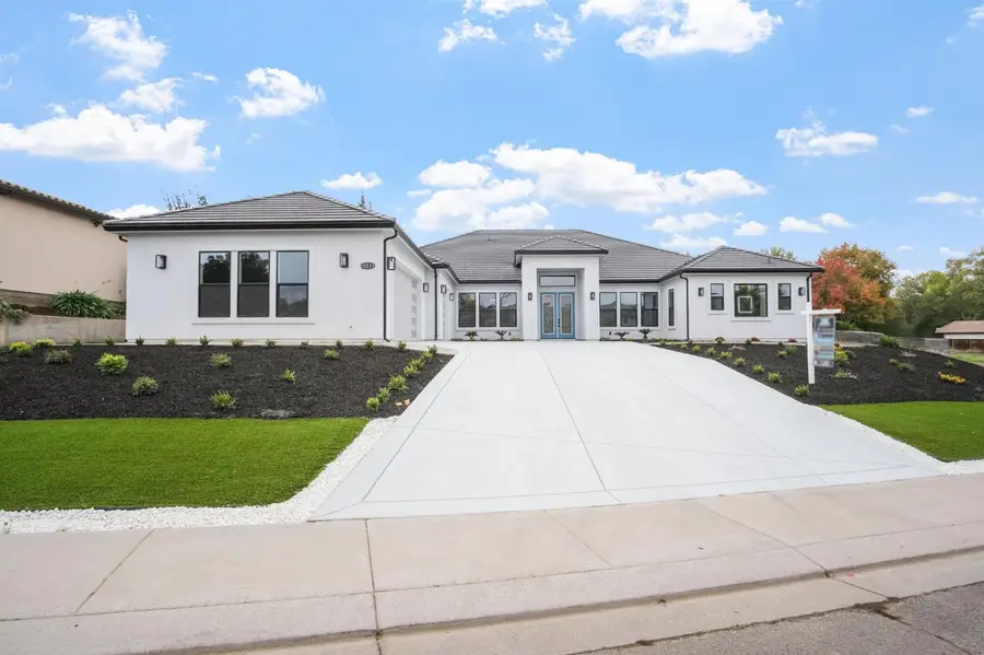 10221 Savannah Court, Oakdale, CA 95361 - Image #2