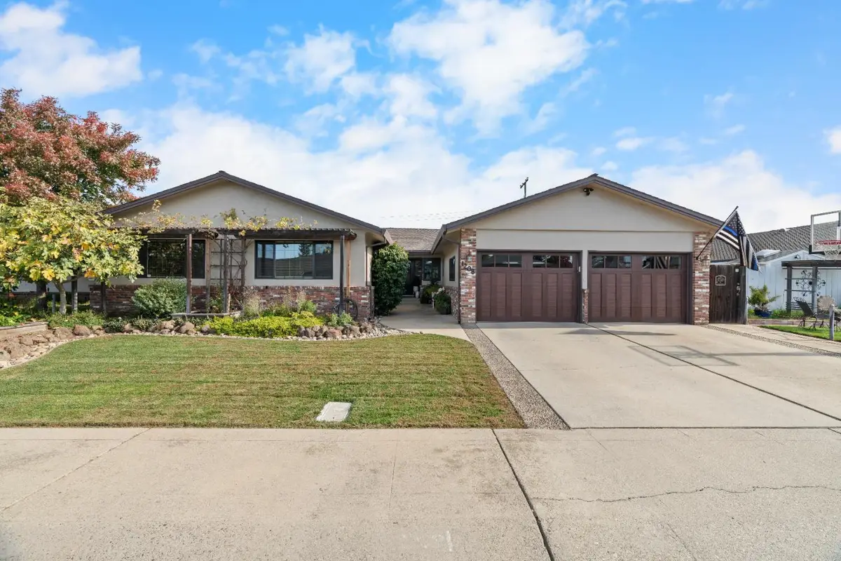 1208 Lakewood Dr, Lodi, CA 95240 - Image #1