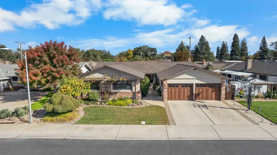 1208 Lakewood Dr, Lodi, CA 95240 - Image #2
