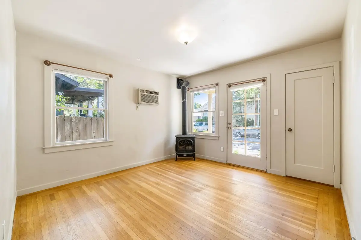 910 38th Street, Sacramento, CA 95816 - Image #1