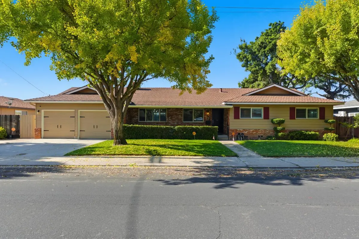 2801 Warwick Lane, Modesto, CA 95350 - Image #1
