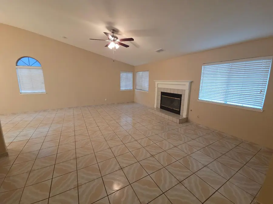 722 Kirkwood Court, Los Banos, CA 93635 - Image #3