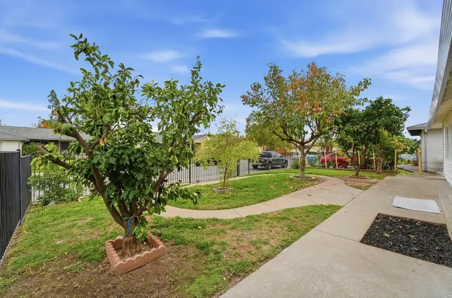6787 9th Avenue, Sacramento, CA 95820 - Image #2