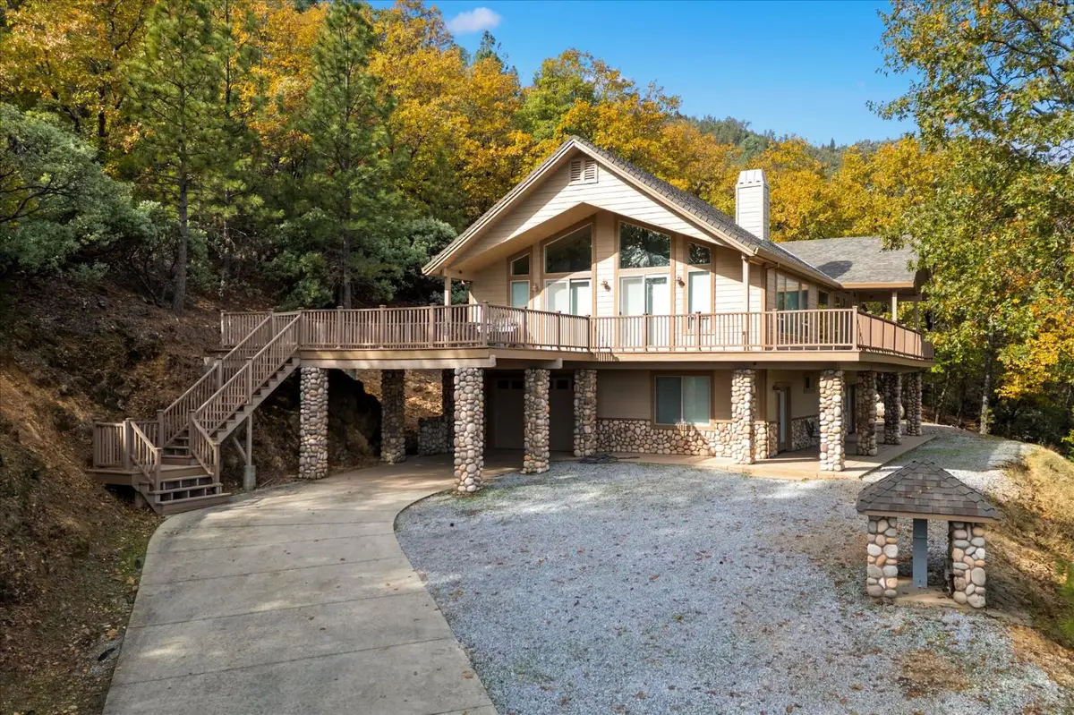 19720 Oak Knoll Drive, Lakehead, CA 96051 - Image #1