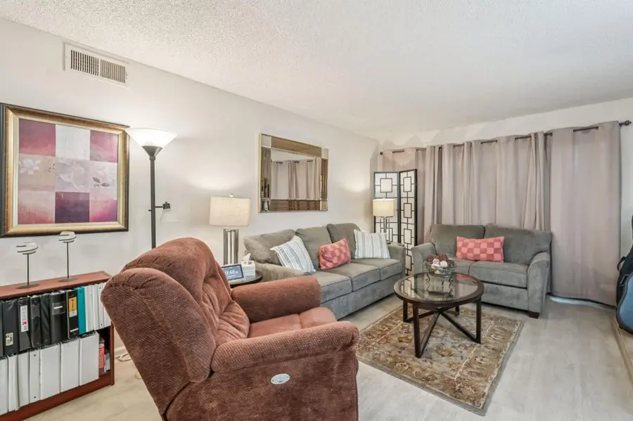 802 Woodside Ln East #1, Sacramento, CA 95825 - Image #3