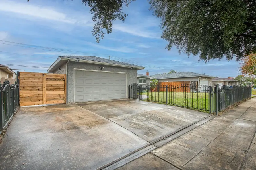 4052 E Farrin Avenue, Fresno, CA 93726 - Image #3