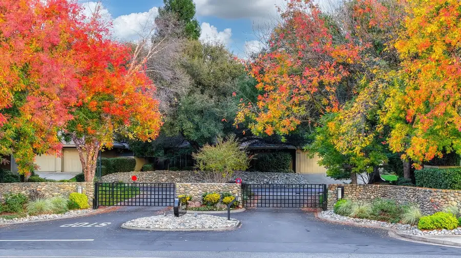 11370 Huntington Village Lane, Gold River, CA 95670 - Image #2