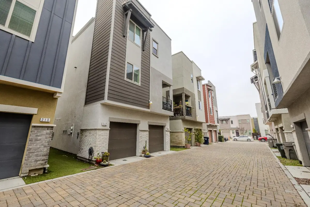 212 Log Pond Lane, Sacramento, CA 95818 - Image #1