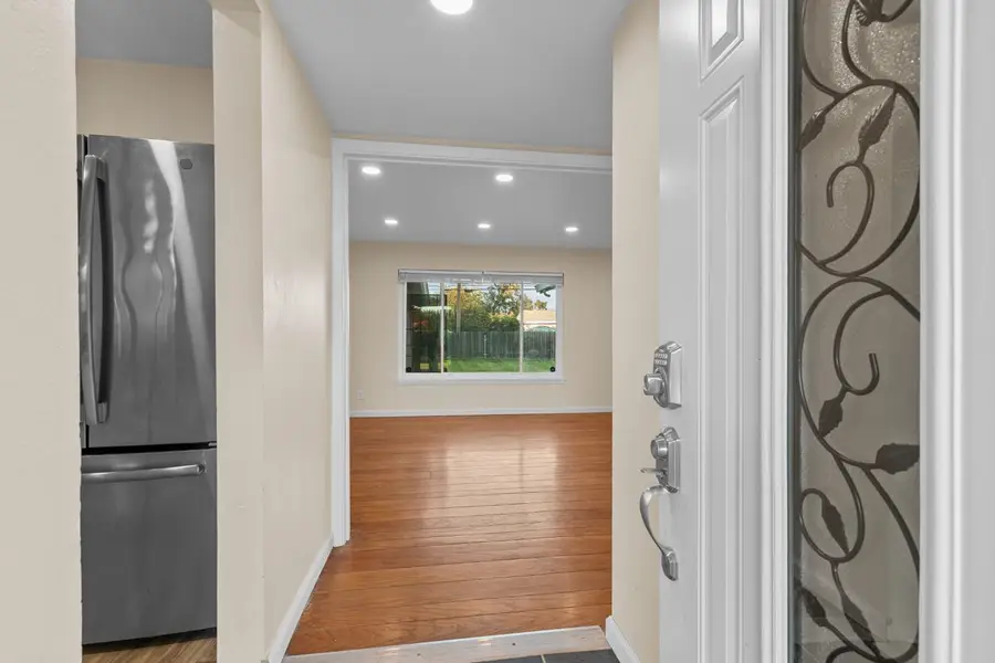 2121 Aaron Way, Sacramento, CA 95822 - Image #2