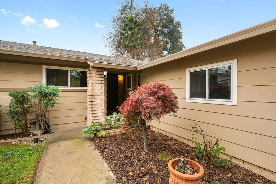 116 Waterglen Circle, Sacramento, CA 95826 - Image #2