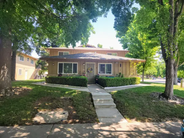 5100 Connecticut Drive #4, Sacramento, CA 95841