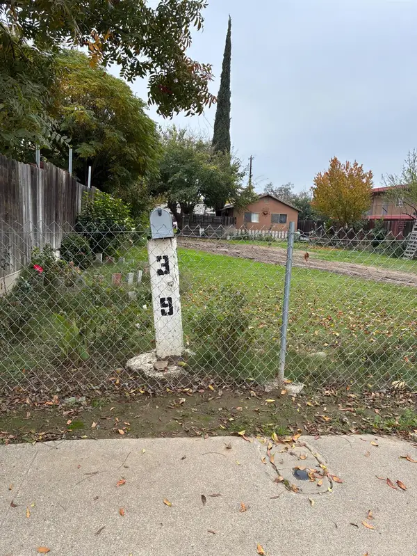 39 W J Street, Los Banos, CA 93635