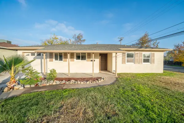 1300 Shadowglen Rd, Sacramento, CA 95864