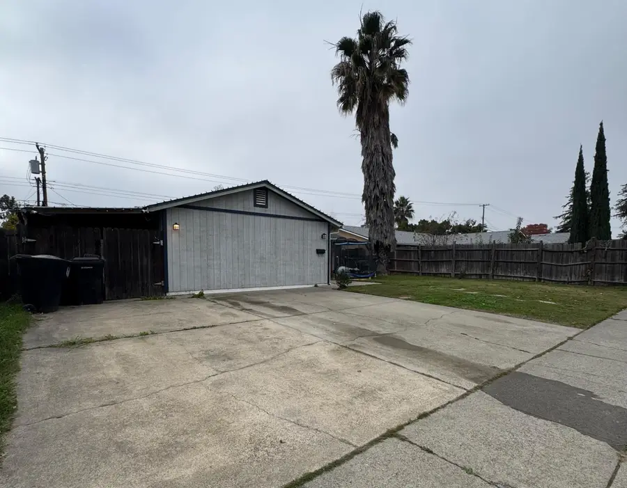 6333 Whitecliff Way, North Highlands, CA 95660 - Image #2