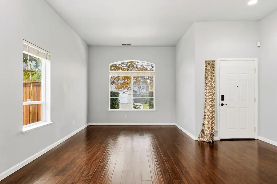 399 Bombay Circle, Sacramento, CA 95835 - Image #2