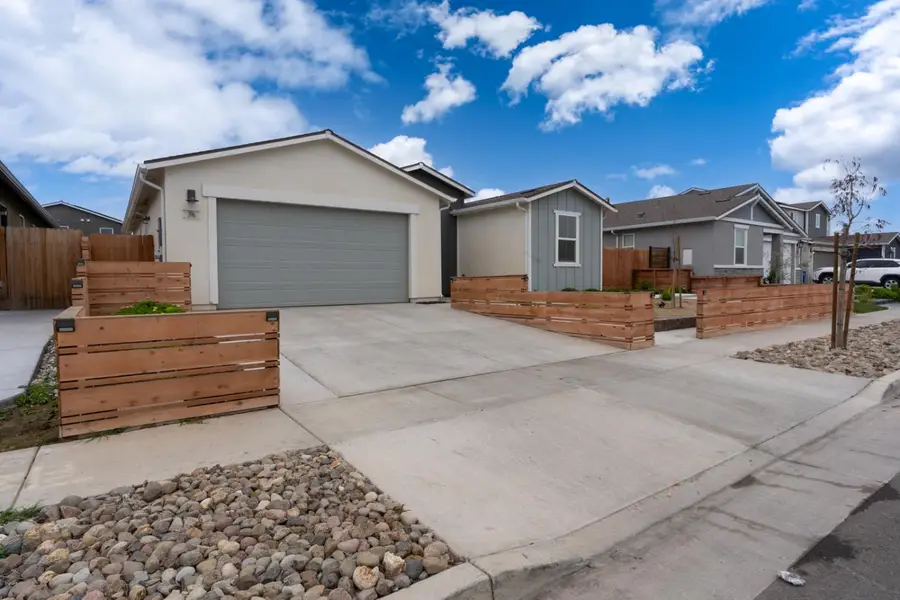 396 Broadstone Court, Los Banos, CA 93635 - Image #2