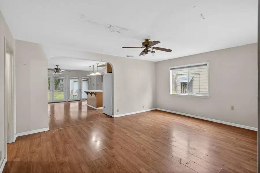 2121 Royal Oaks Drive, Sacramento, CA 95815 - Image #3