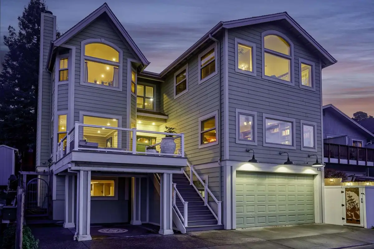 423 Loring Avenue, Crockett, CA 94525 - Image #1