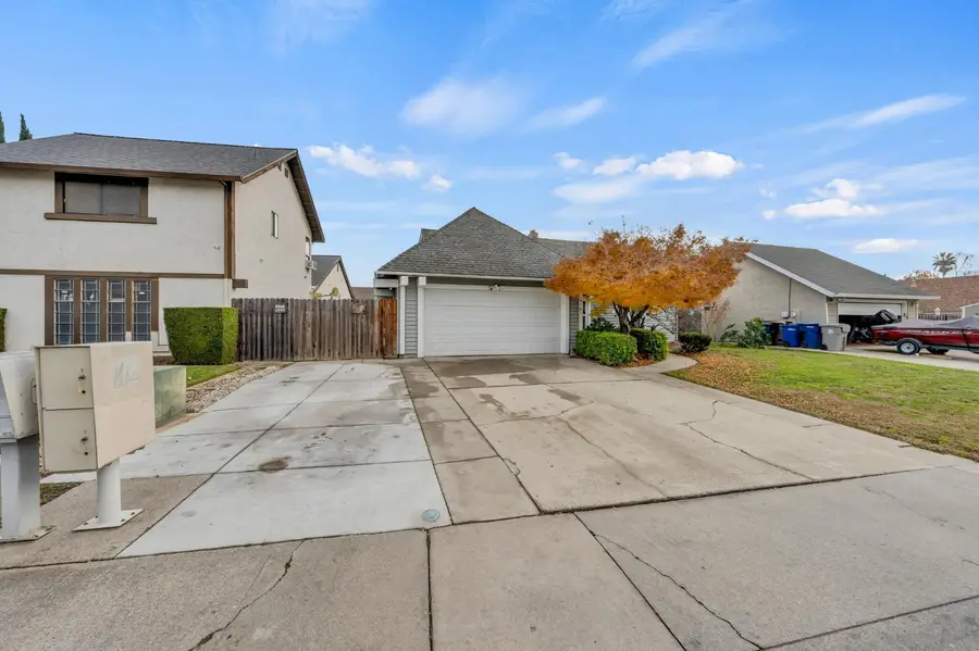 8147 Gandy Dancer Way, Sacramento, CA 95823 - Image #3