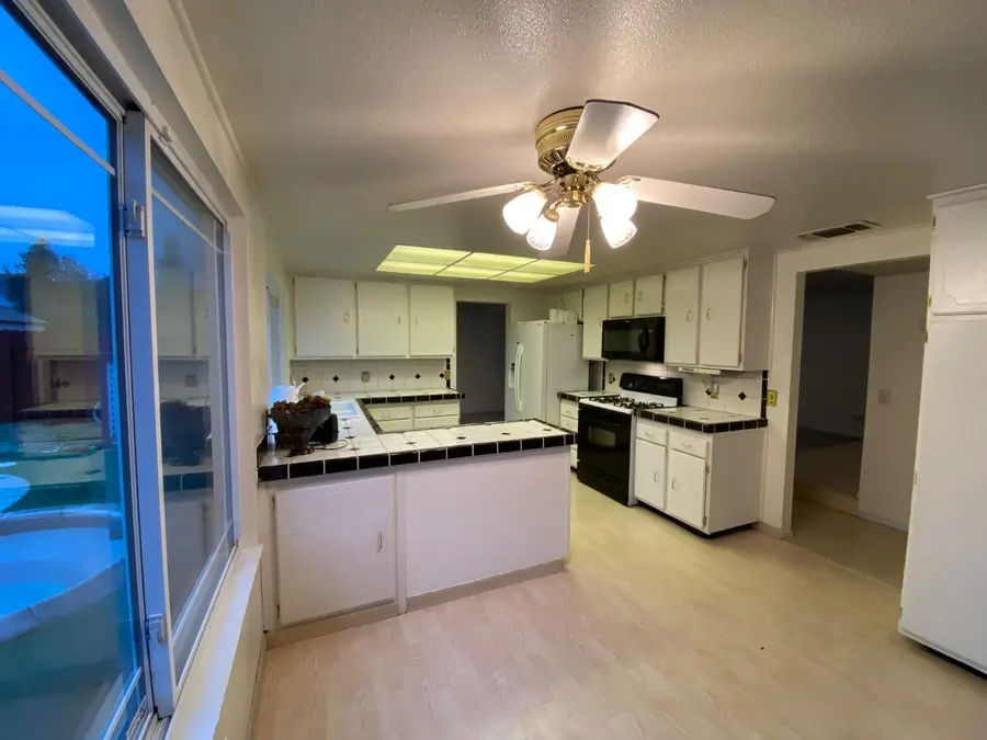 9243 Carla Way, Sacramento, CA 95826 - Image #3