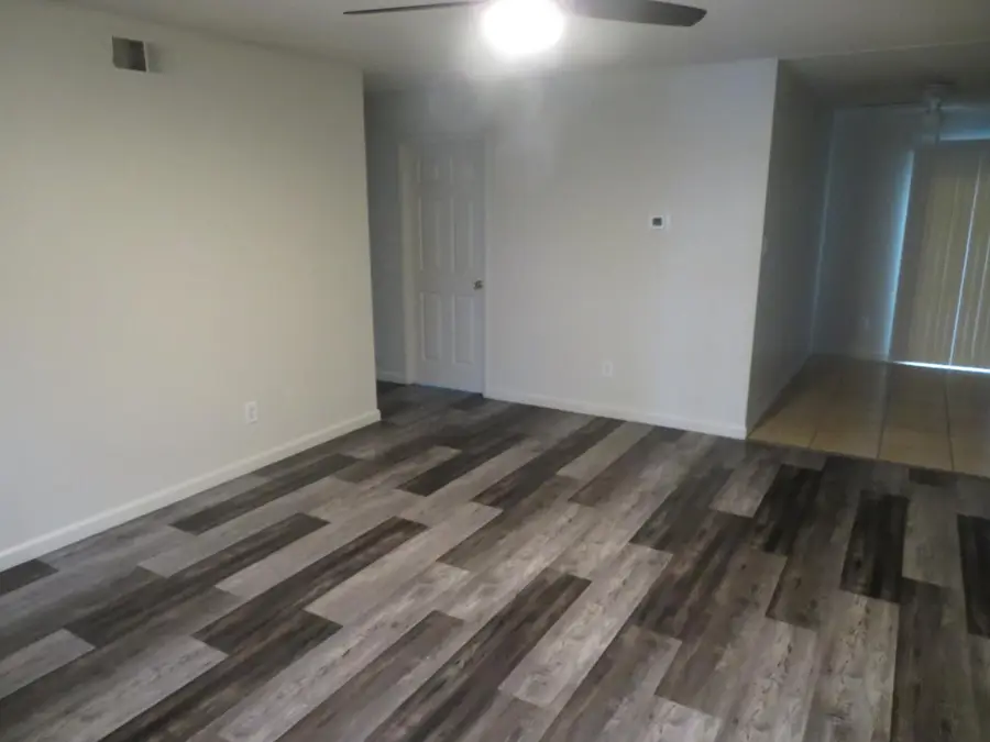 9058 Salmon Falls Dr., Sacramento, CA 95826 - Image #2