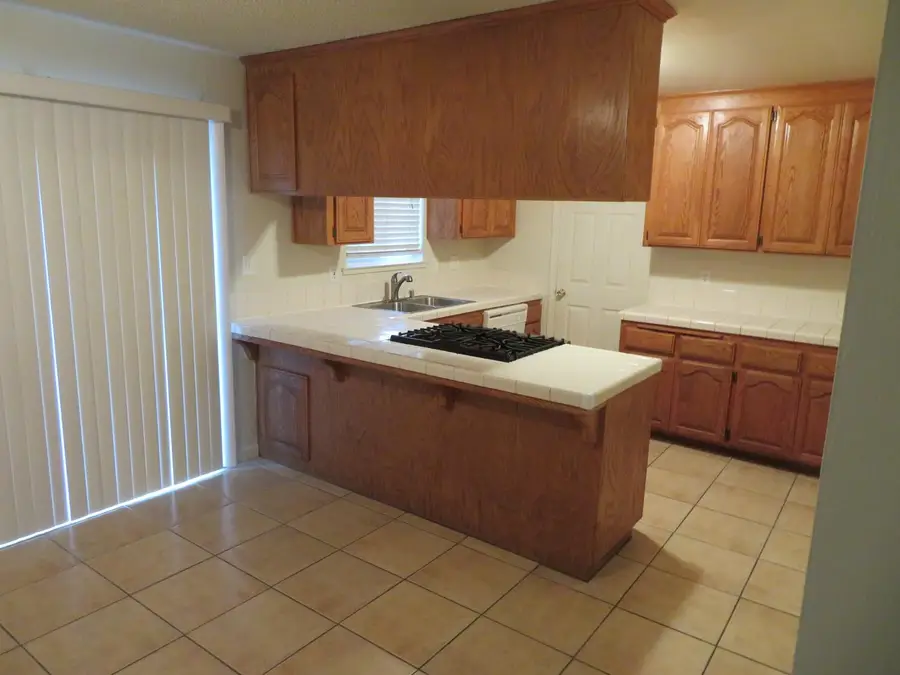 9058 Salmon Falls Dr., Sacramento, CA 95826 - Image #3