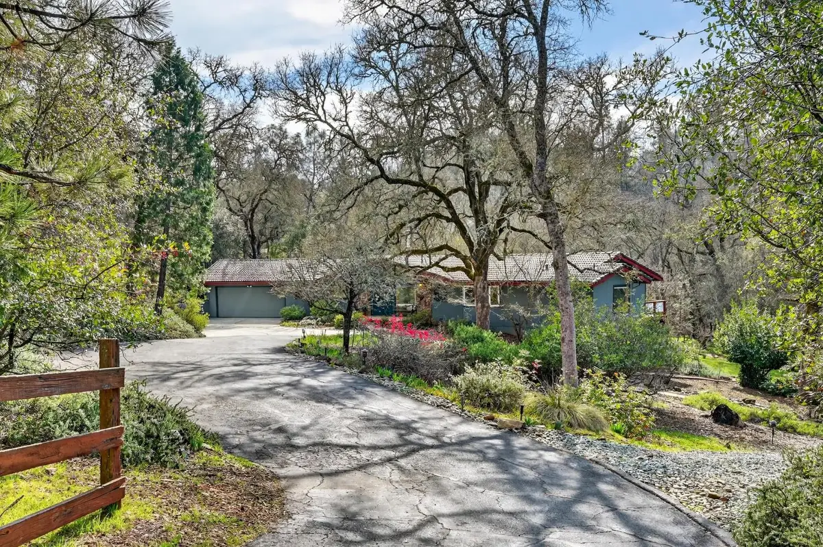 2468 Oakvale Dr., Shingle Springs, CA 95682 - #1