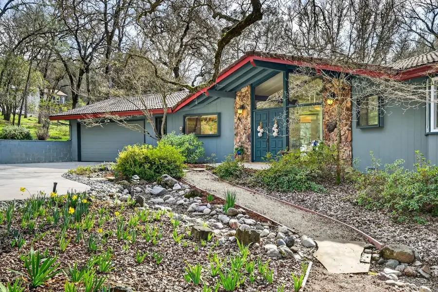 2468 Oakvale Dr., Shingle Springs, CA 95682 - #3