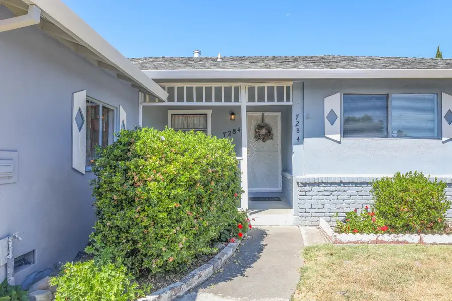 7284 Cromwell Way, Sacramento, CA 95822 - Image #2