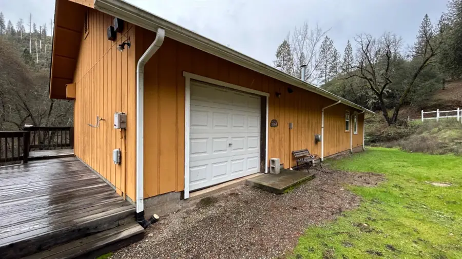 10165 Cave City Rd, Mountain Ranch, CA 95246 - #2