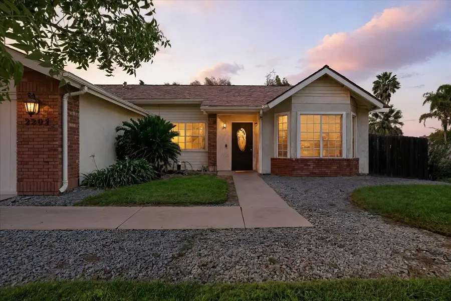 2202 Cottonwood Court, Hanford, CA 93230 - #2