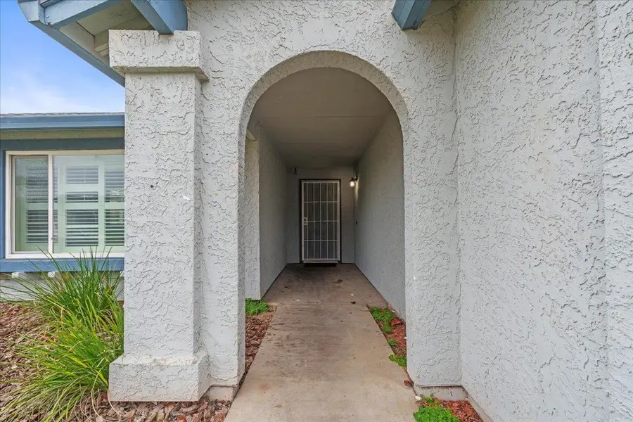 8272 Summer Falls Circle, Sacramento, CA 95828 - Image #3