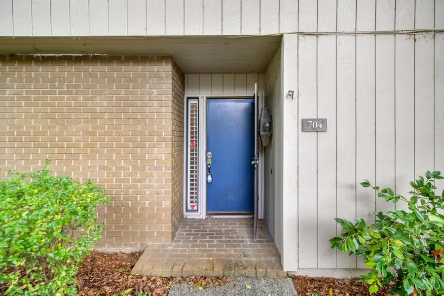 704 Dunbarton Circle, Sacramento, CA 95825 - Image #3