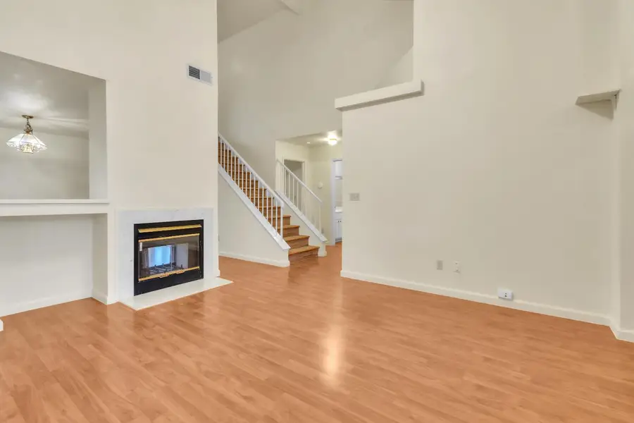 106 Creekside Circle, Sacramento, CA 95823 - Image #2