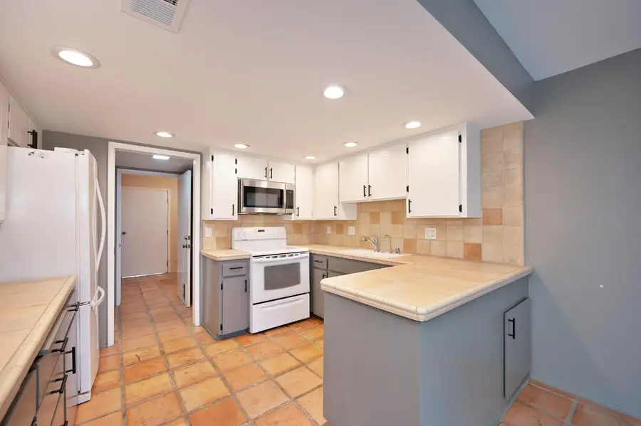 203 W El Dorado Drive, Woodland, CA 95695 - #3