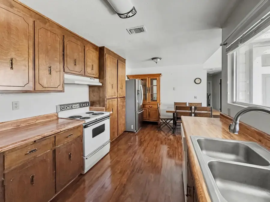 254 W Woodland, Woodland, CA 95695 - Image #3