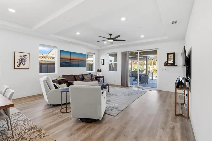 242 Mckays Point Pl, West Sacramento, CA 95605 - Image #2