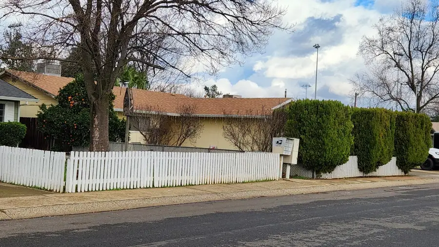 2332 Venus Way, Redding, CA 96002 - Image #2