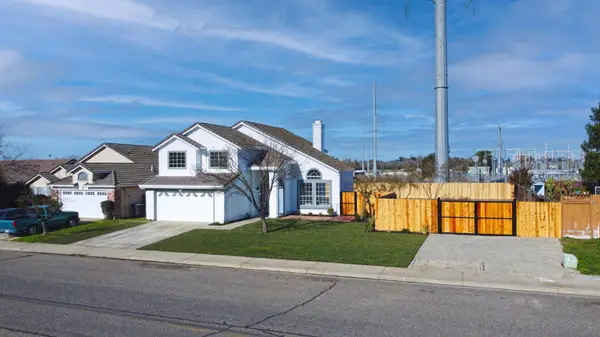 1684 E G Street, Oakdale, CA 95361