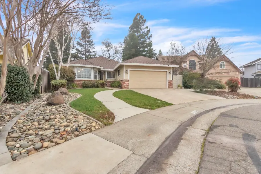 8833 Aquarius Avenue, Elk Grove, CA 95624 - Image #3