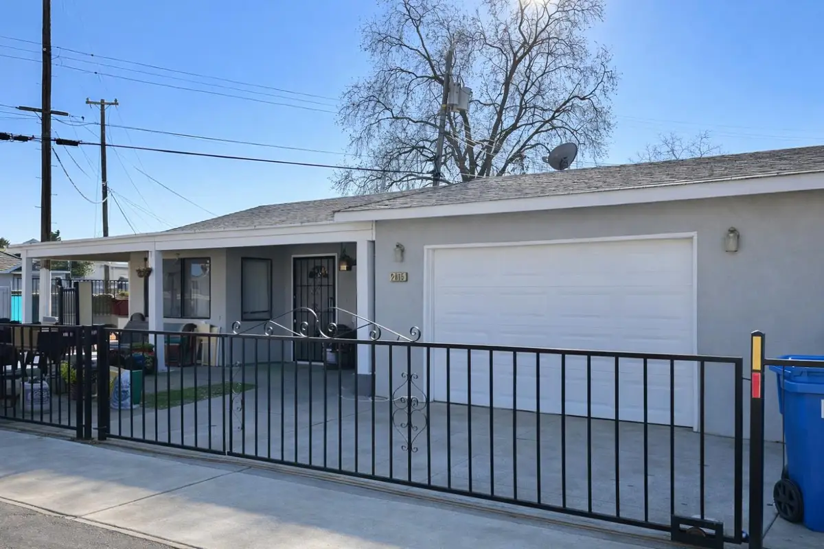 2915 Taft Street, Sacramento, CA 95815 - Image #1